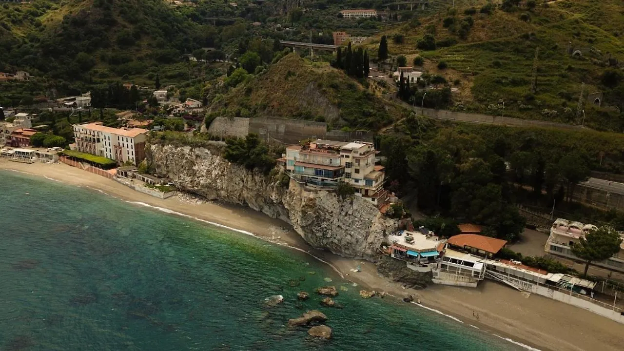 Mare Roccia Beachfront Apartment Taormina